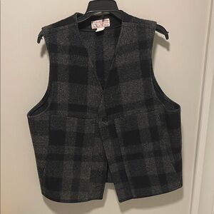 Filson Mackinaw Wool Vest Charcoal Gray Plaid Sz 44